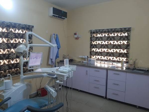 Dental treatment chair and monitor in a treatment room
